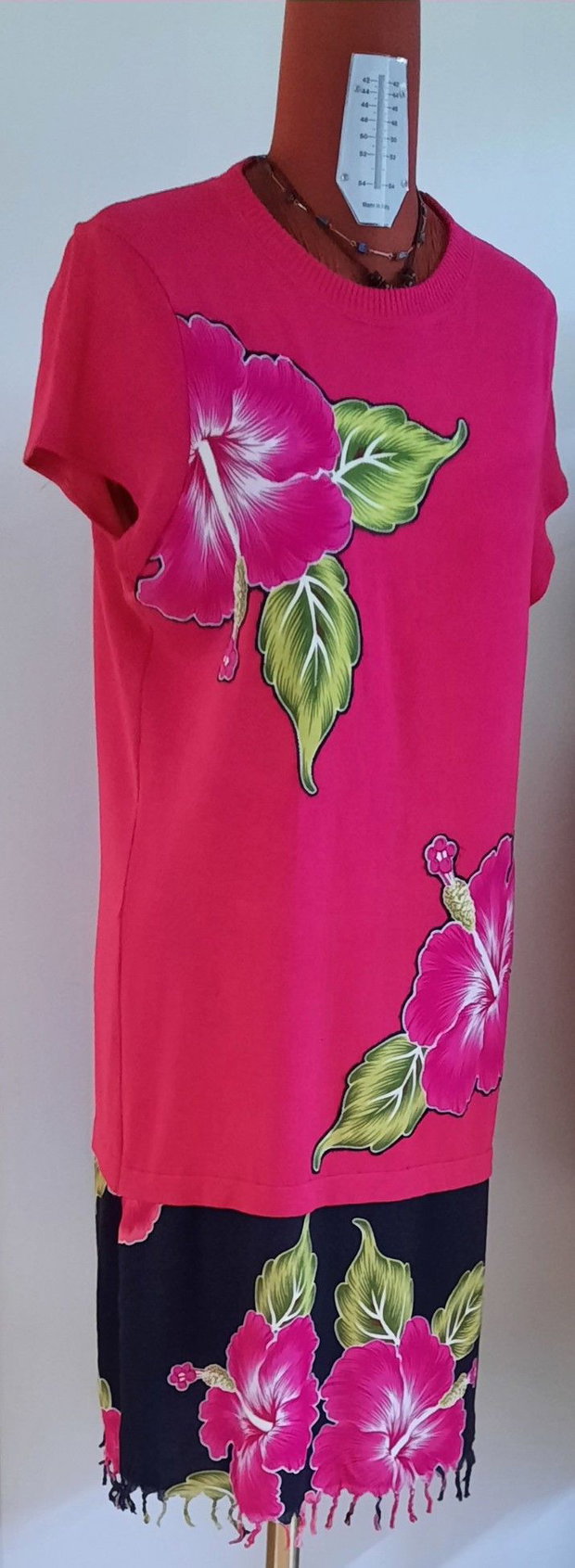 Pulover-rochie cu aplicatii