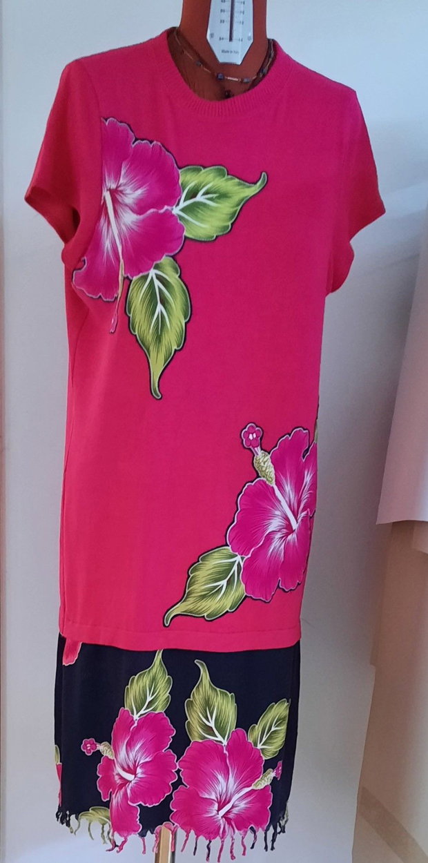 Pulover-rochie cu aplicatii