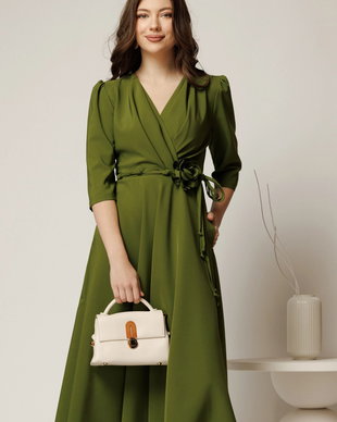 Rochie midi verde din stofa in clos cu floare in talie