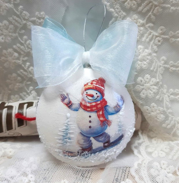 Glob decorat manual - O iarna vesela cu povesti de Craciun