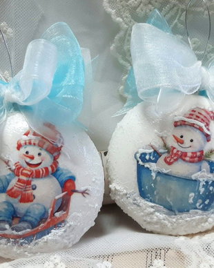 Glob decorat manual - O iarna vesela cu povesti de Craciun