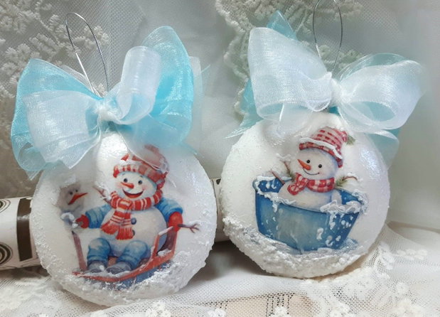 Glob decorat manual - O iarna vesela cu povesti de Craciun