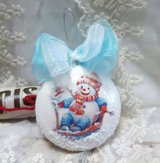 Glob decorat manual - O iarna vesela cu povesti de Craciun