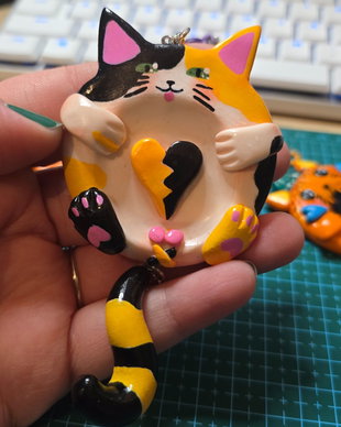 Pisicuța Calico  Worry Stone, Breloc & Charm