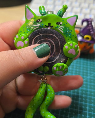 Pisica Alien  Worry Stone, Breloc & Charm