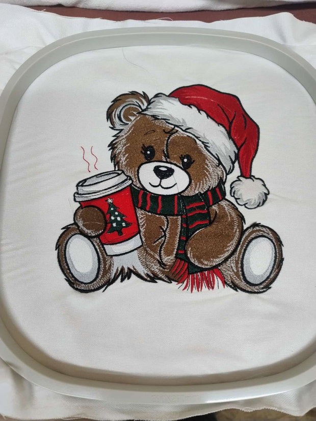**PERNUTE DECORATIVE BRODATE Ursuletul de Craciun - CADOURI CU SUFLET!**