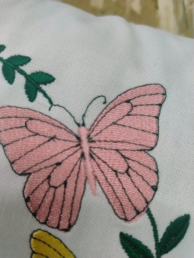 **PERNUTE DECORATIVE BRODATE personalizata cu numele copilului - CADOURI CU SUFLET!**