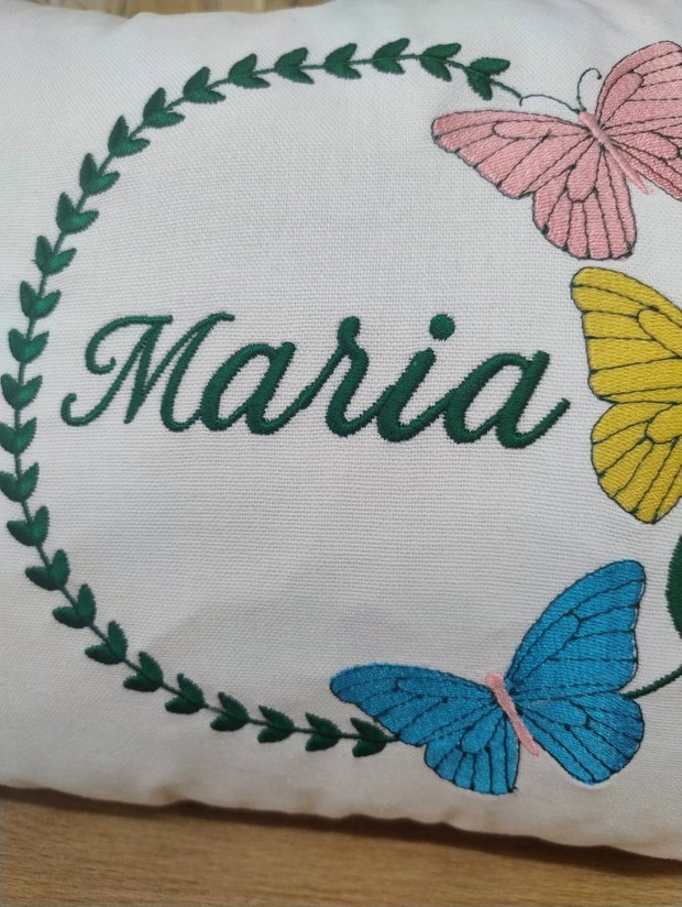 **PERNUTE DECORATIVE BRODATE personalizata cu numele copilului - CADOURI CU SUFLET!**