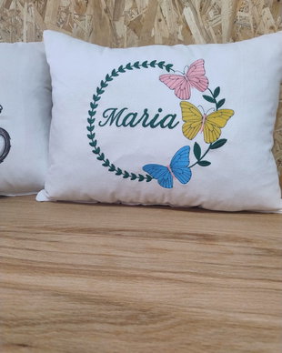 **PERNUTE DECORATIVE BRODATE personalizata cu numele copilului - CADOURI CU SUFLET!**