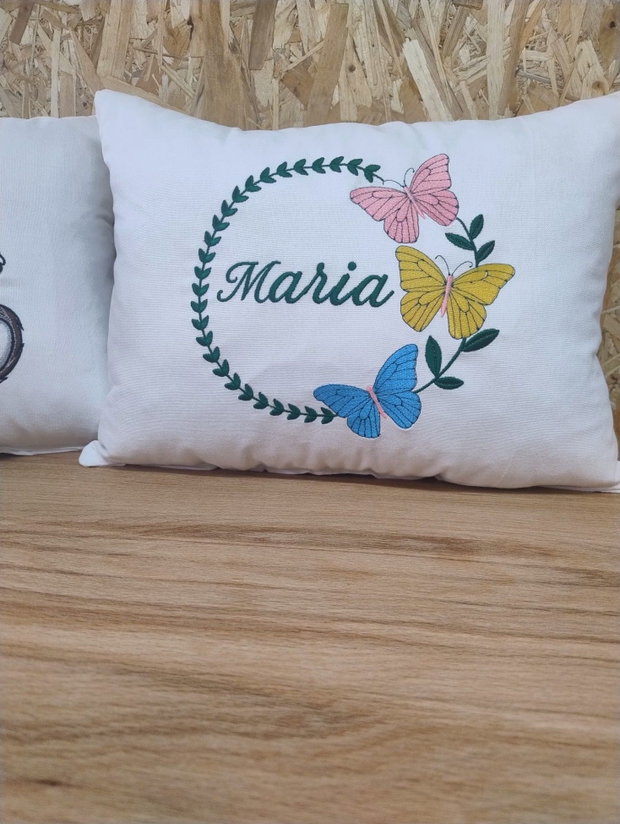 **PERNUTE DECORATIVE BRODATE personalizata cu numele copilului - CADOURI CU SUFLET!**