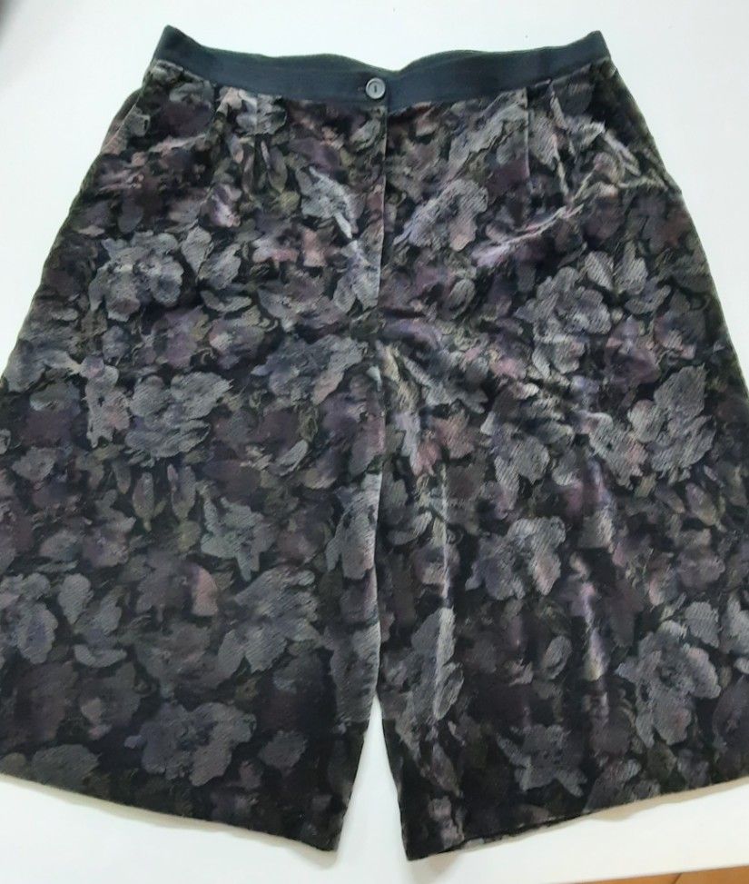 Pantalon bermuda din catifea