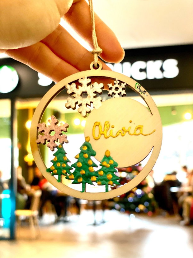Glob din lemn personalizat cu nume scris de mână