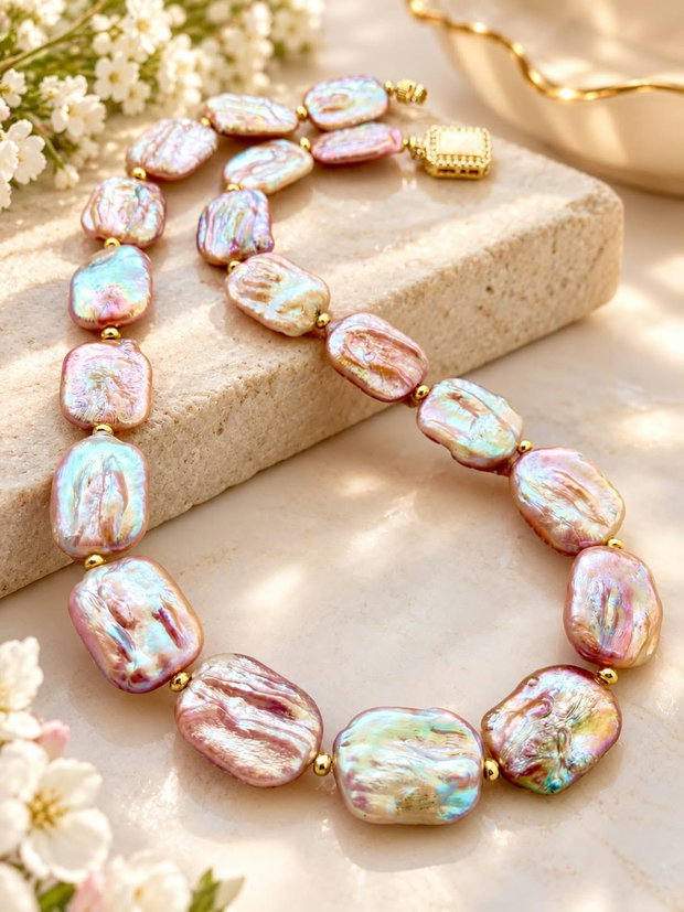 Colier perle baroc roz lila prafuit cu reflexii colorate