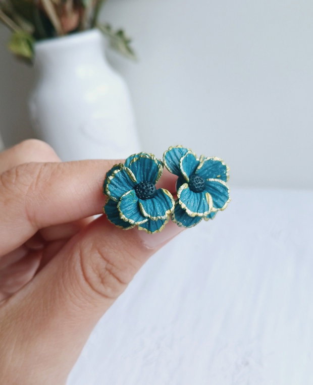 Cercei Teal Flowers