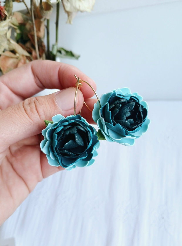 Cercei Teal Flowers