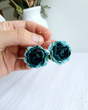 Cercei Teal Flowers