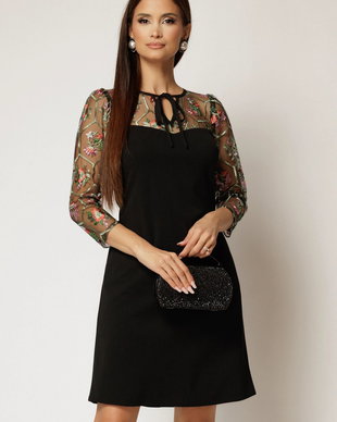 Rochie scurta neagra din crep cu croiul drept si dantela brodata