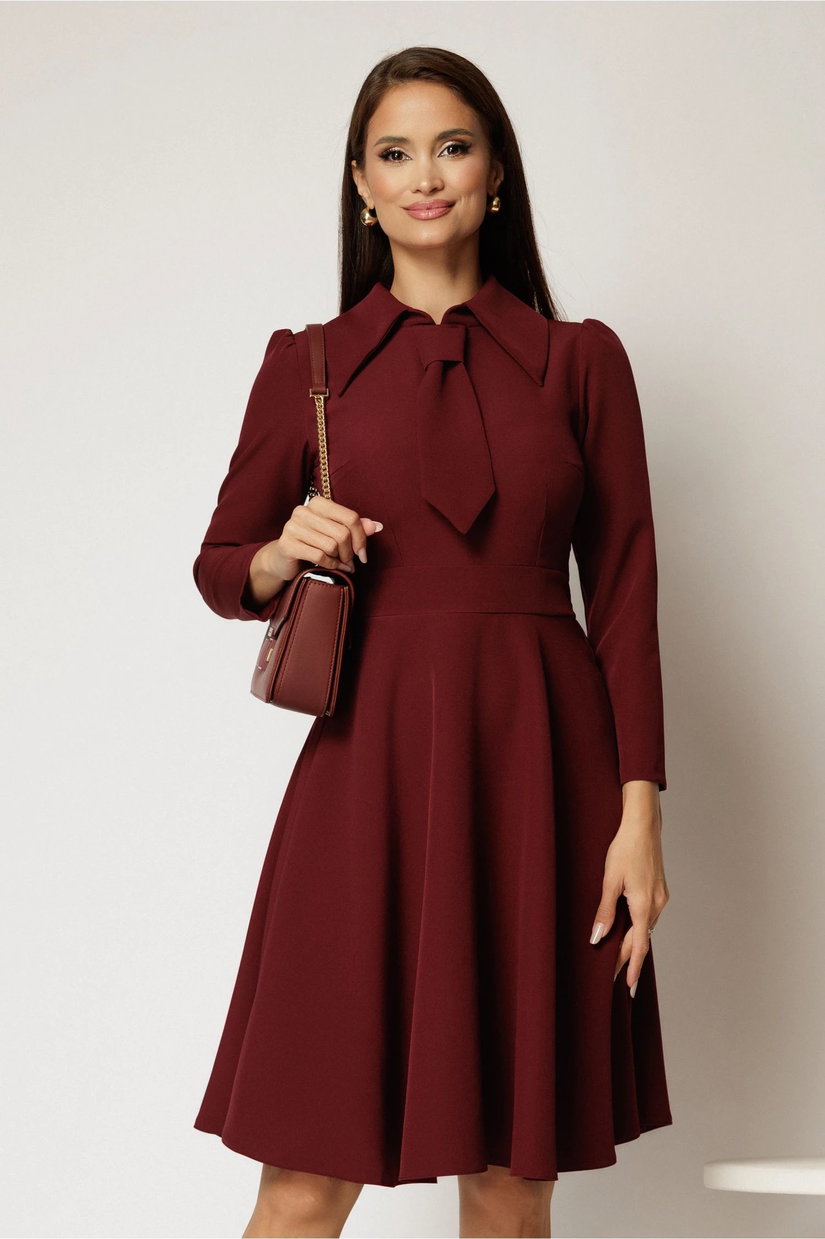 Rochie scurta bordo clos cu guler tip cravata