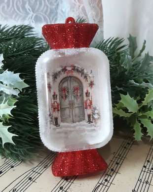 Globuri / bomboane de Crăciun - mici vitrine cu povești de iarnă