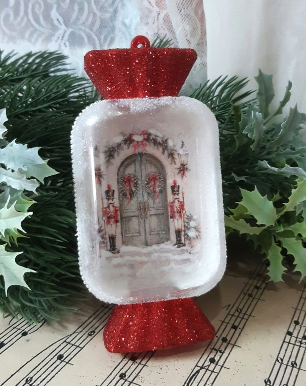 Globuri / bomboane de Crăciun - mici vitrine cu povești de iarnă