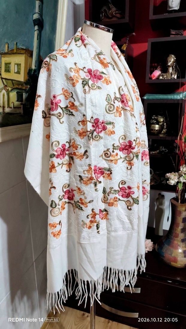 Saluri lungi  trei nuanțe disponibile