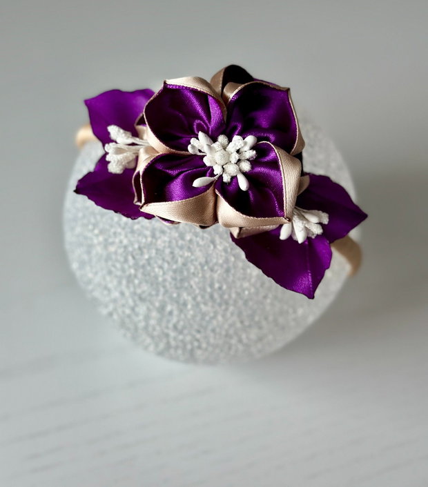 Bentiță handmade cu flori din satin, mov si bej