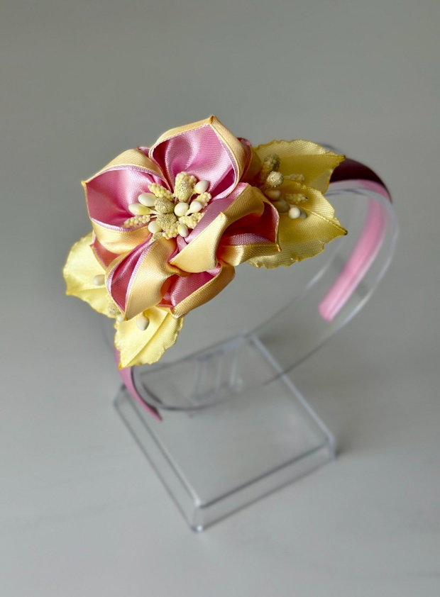 Bentiță handmade cu flori din satin, roz si galben