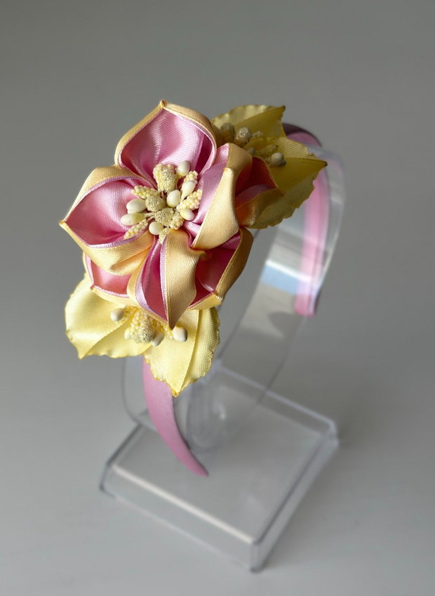 Bentiță handmade cu flori din satin, roz si galben