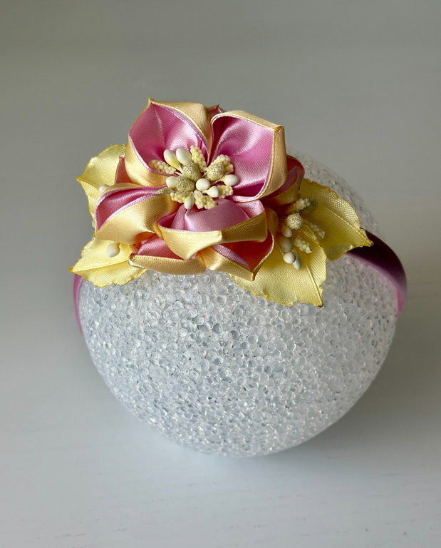 Bentiță handmade cu flori din satin, roz si galben