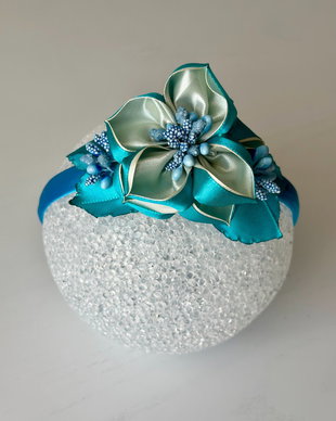Bentiță handmade cu flori din satin, turcoaz si menta
