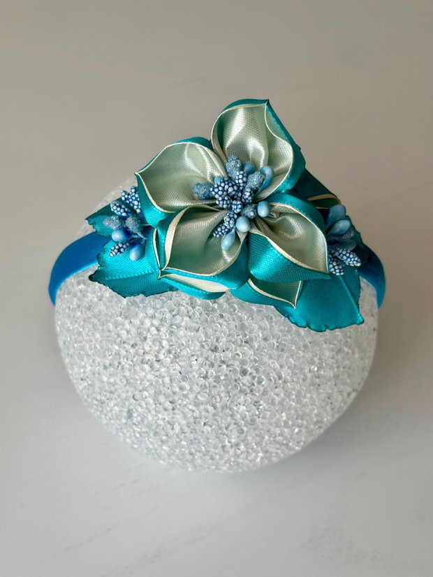Bentiță handmade cu flori din satin, turcoaz si menta