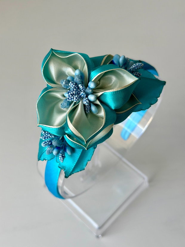 Bentiță handmade cu flori din satin, turcoaz si menta