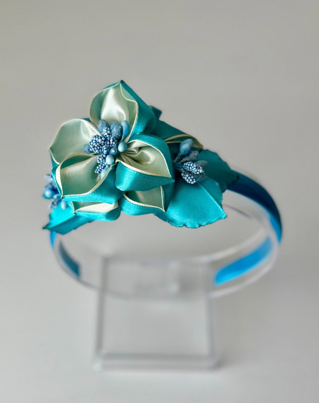 Bentiță handmade cu flori din satin, turcoaz si menta
