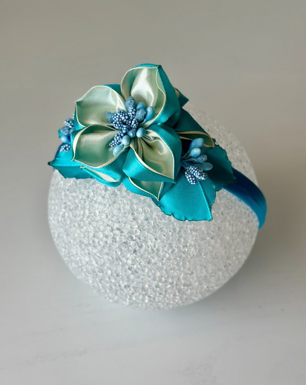 Bentiță handmade cu flori din satin, turcoaz si menta