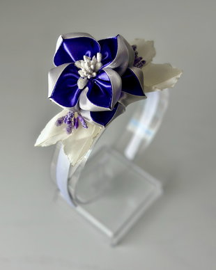 Bentiță handmade cu flori din satin, violet și alb