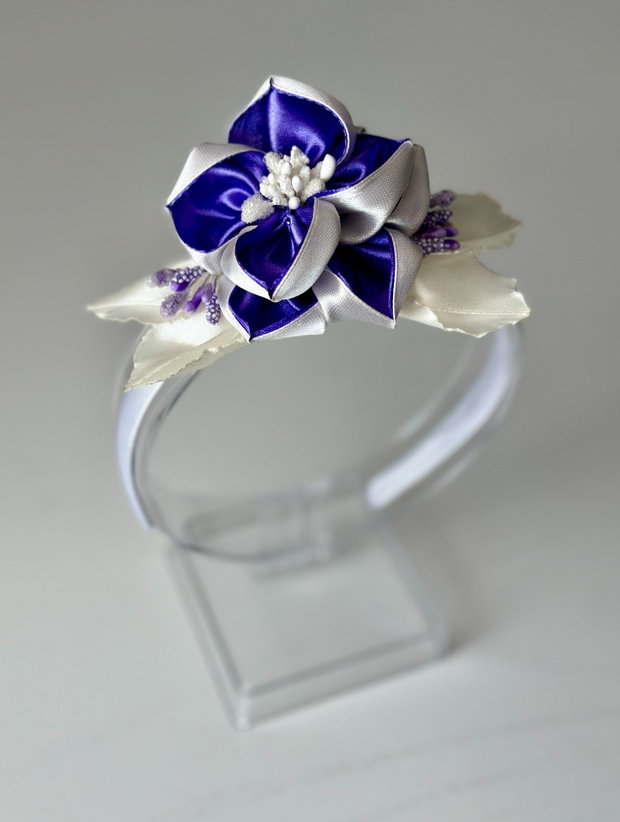 Bentiță handmade cu flori din satin, violet și alb