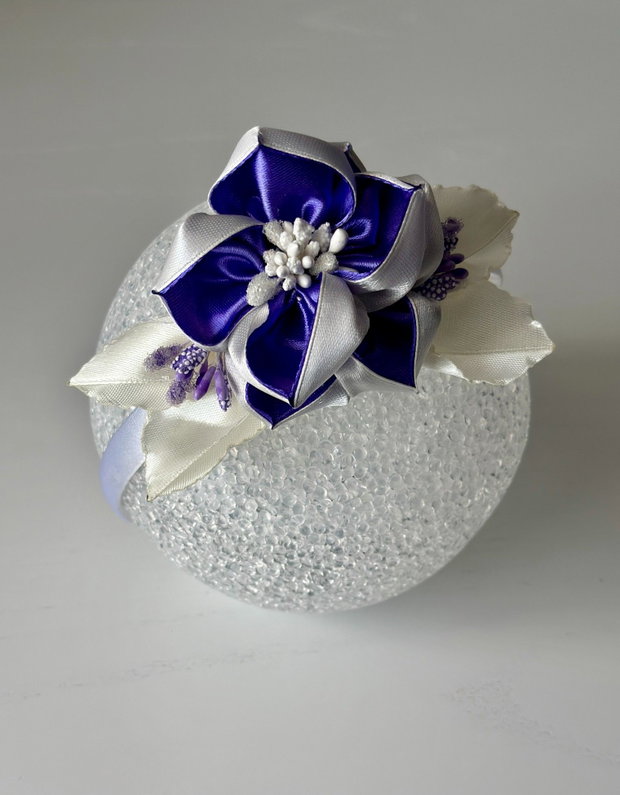 Bentiță handmade cu flori din satin, violet și alb
