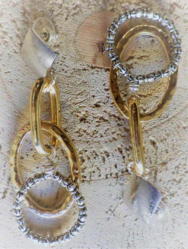 Eleganță în contraste  cercei handmade statement