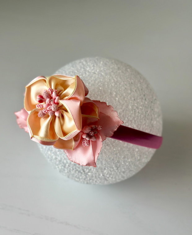 Bentiță handmade cu flori din satin, galben si roz