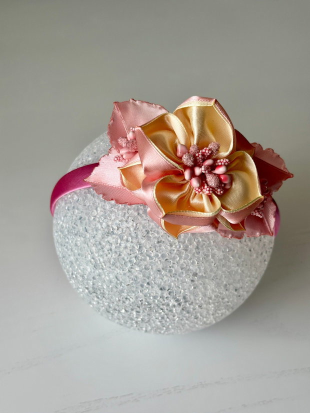 Bentiță handmade cu flori din satin, galben si roz
