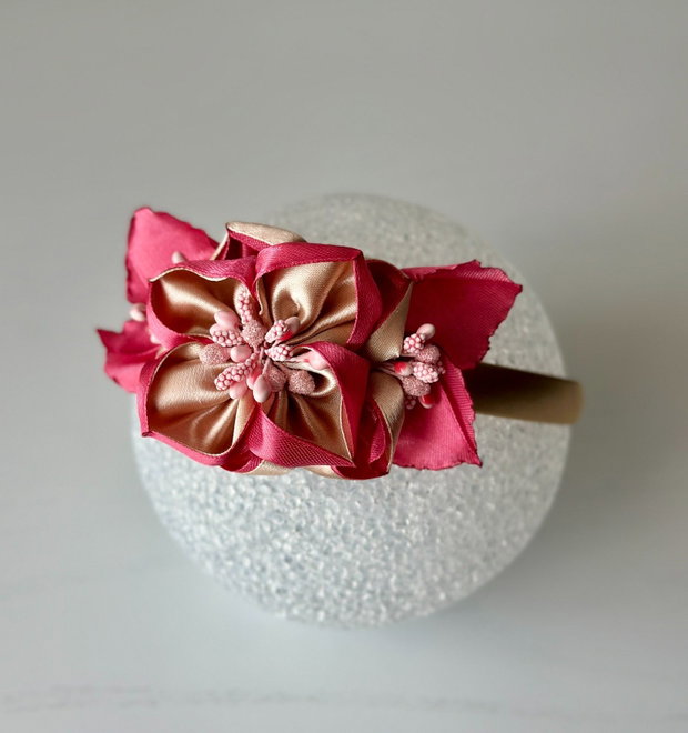 Bentiță handmade cu flori din satin, roz pal si crem