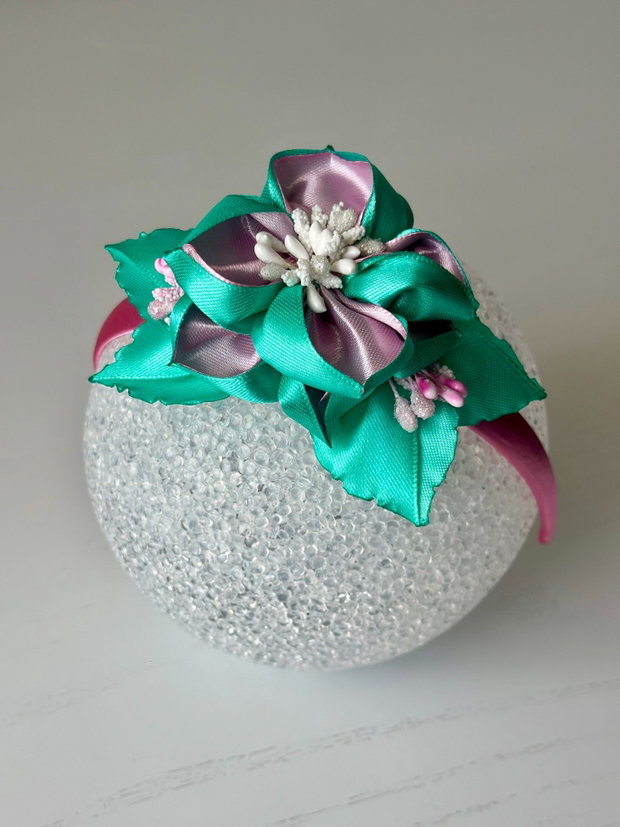 Bentiță handmade cu flori din satin, roz cu verde