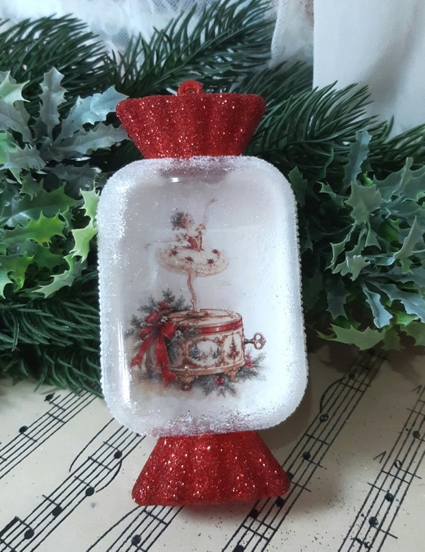Globuri / bomboane de Crăciun - mici vitrine cu povești de iarnă
