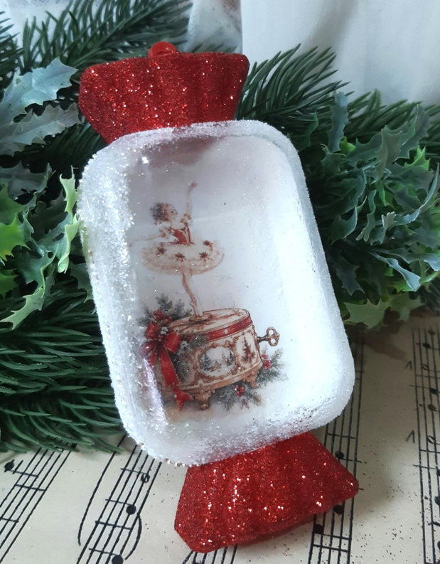 Globuri / bomboane de Crăciun - mici vitrine cu povești de iarnă