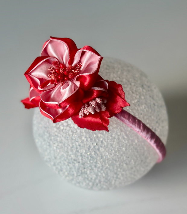 Bentiță handmade cu flori din satin, rosu si roz