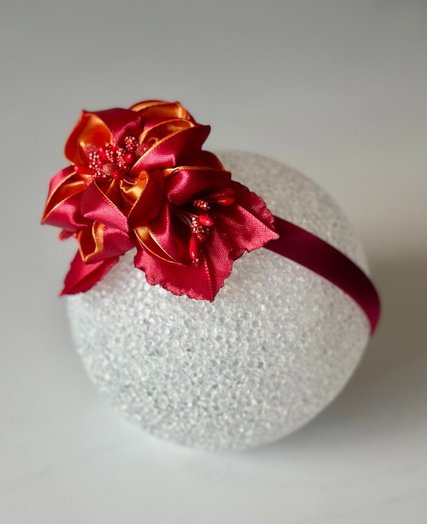 Bentiță handmade cu flori din satin, rosu si portocaliu
