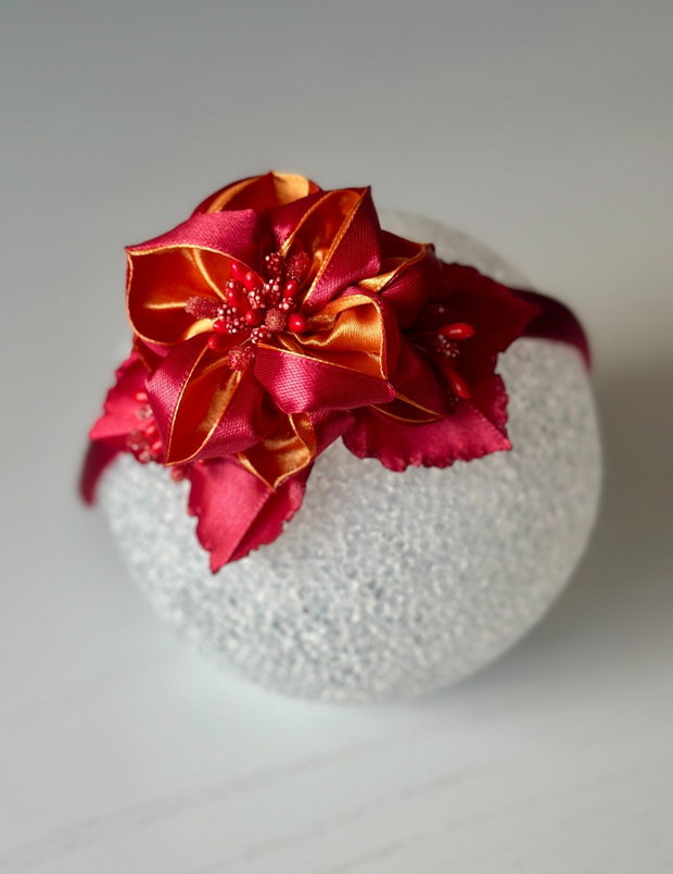 Bentiță handmade cu flori din satin, rosu si portocaliu
