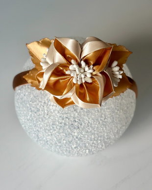 Bentiță handmade cu flori din satin, crem si bej