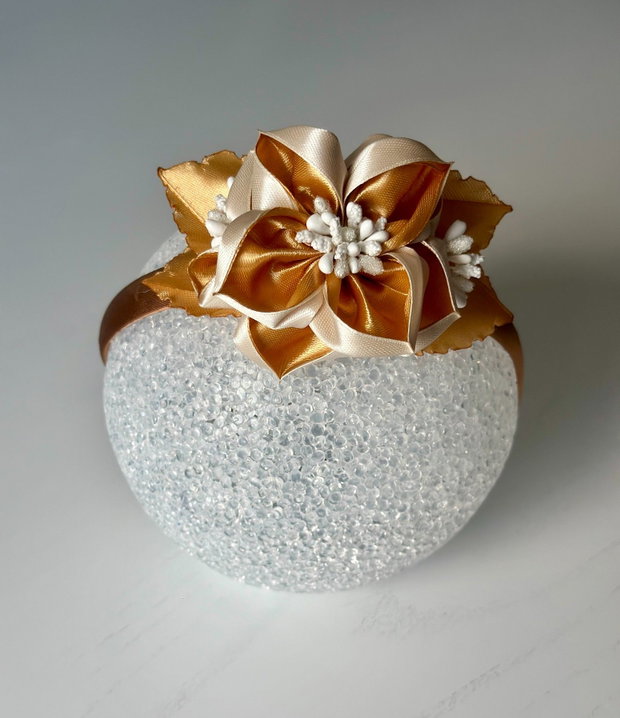 Bentiță handmade cu flori din satin, crem si bej