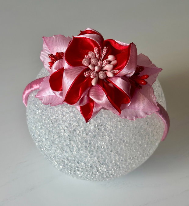 Bentiță handmade cu flori din satin, roz si rosu